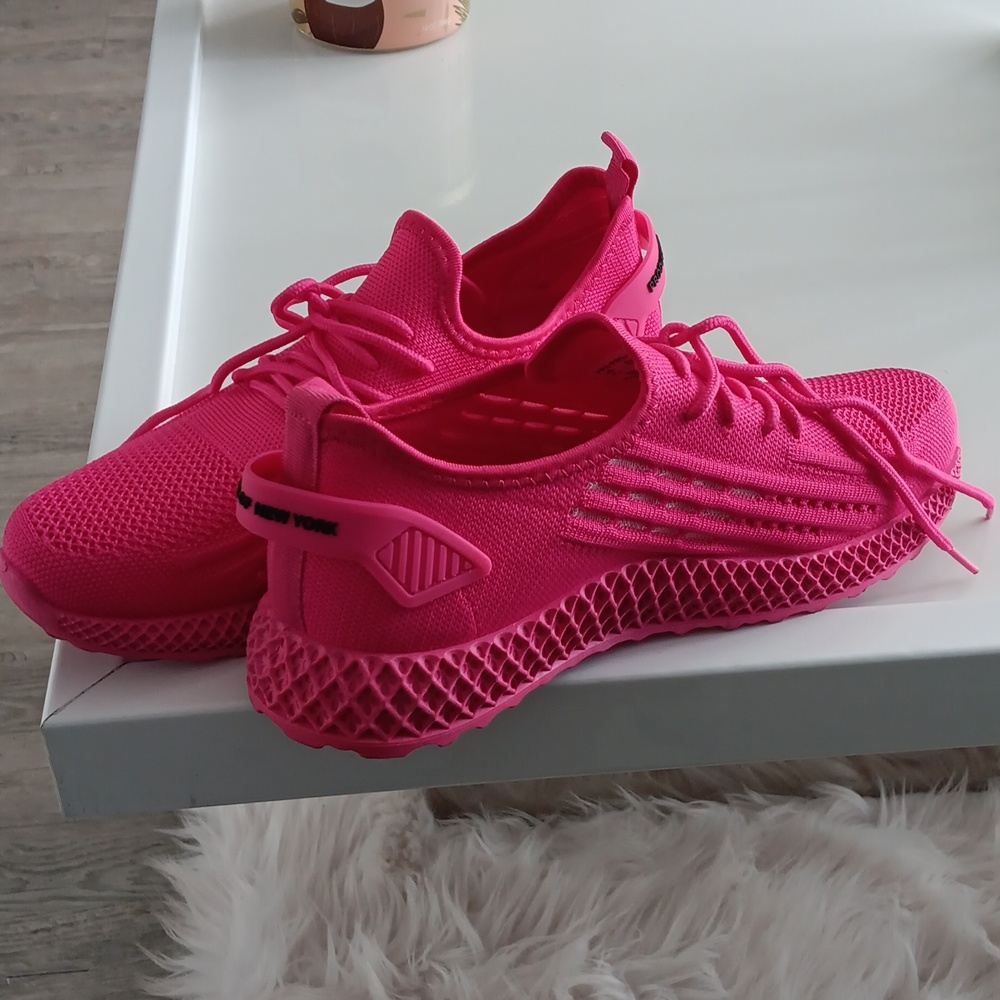 Pink gymshoes